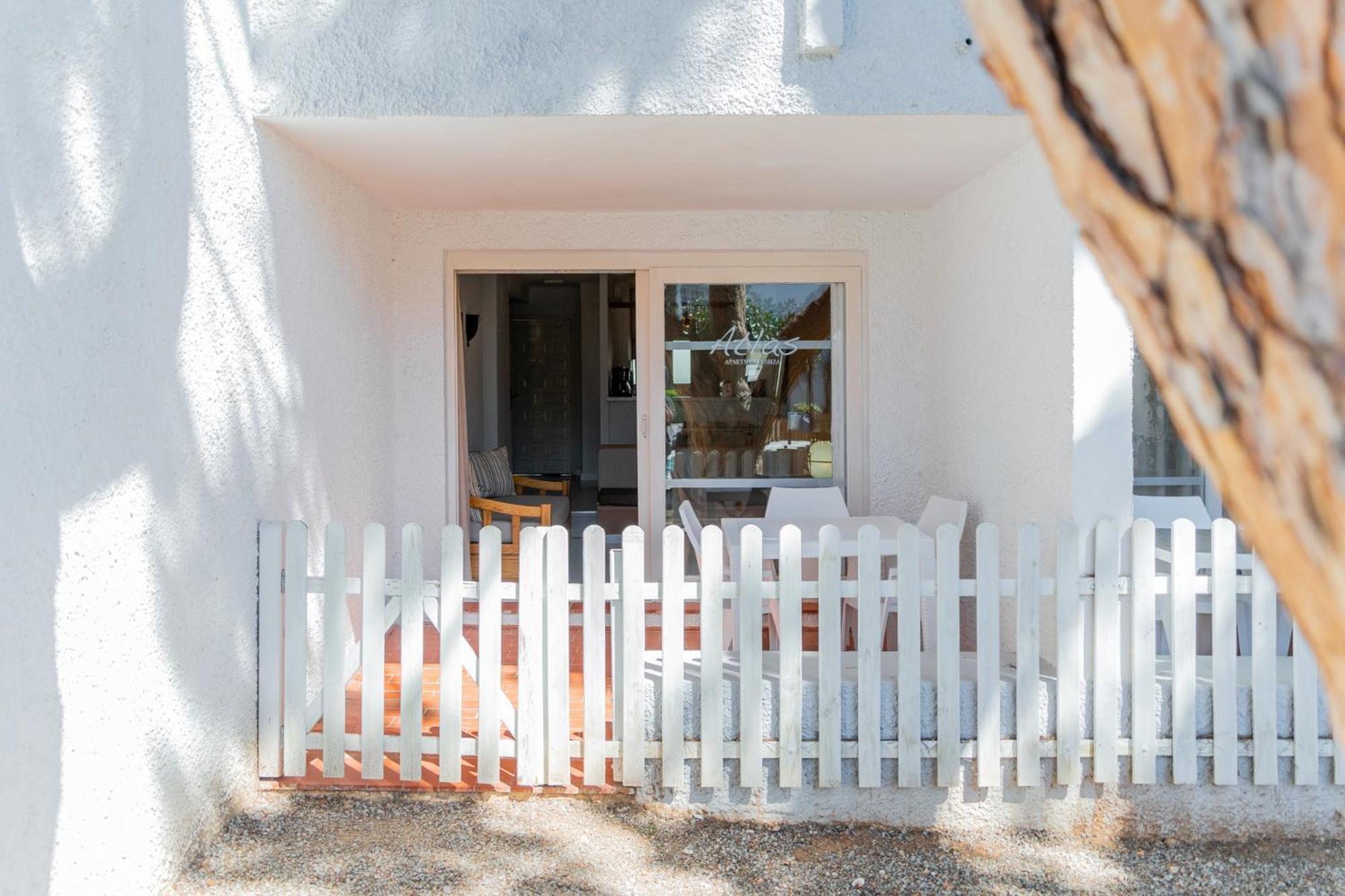 Atlas Apartments Ibiza Santa Eularia des Riu Ngoại thất bức ảnh