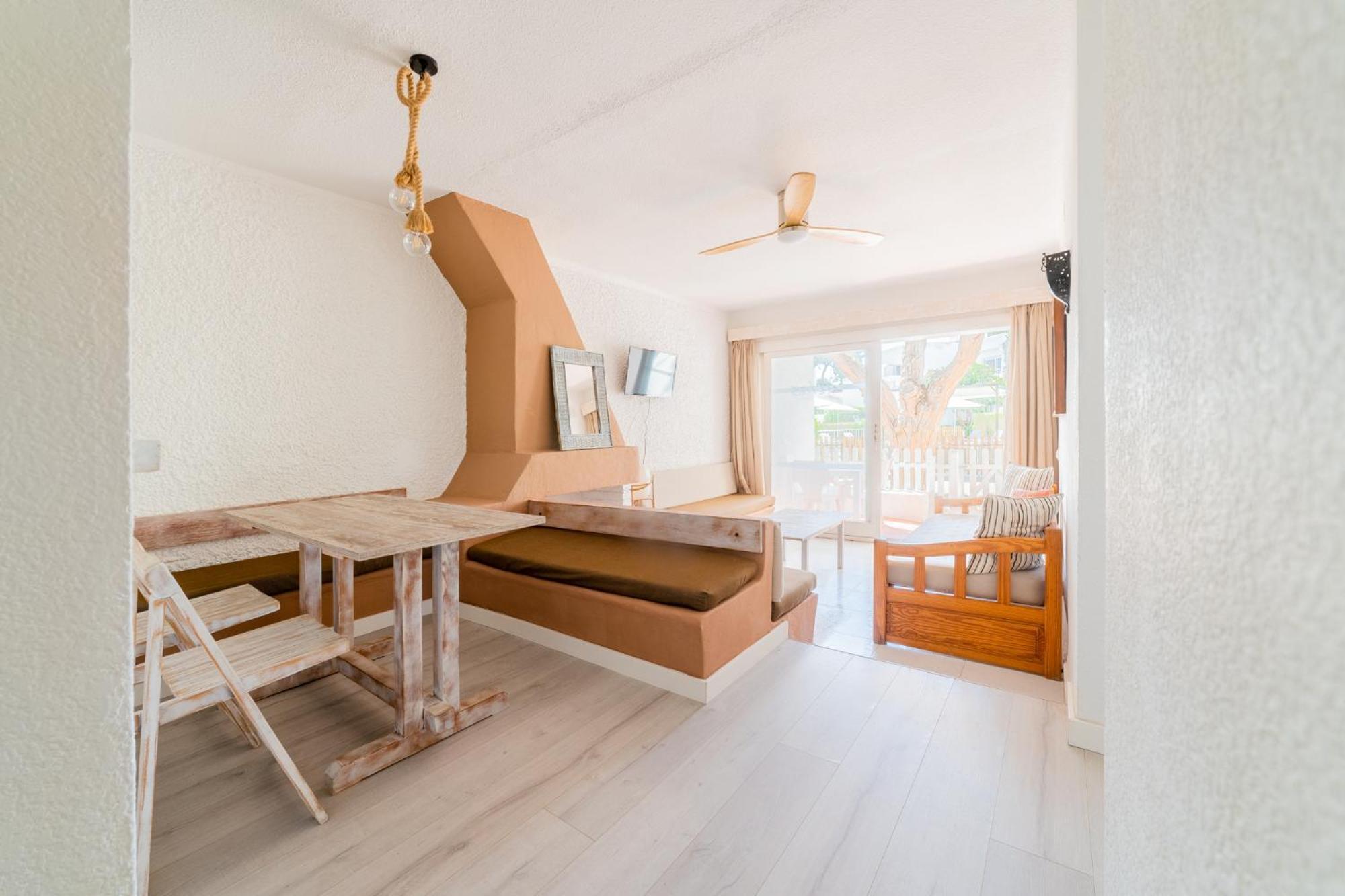 Atlas Apartments Ibiza Santa Eularia des Riu Ngoại thất bức ảnh